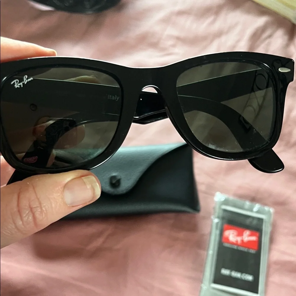 Ray-Ban Classic Black Wayfarer Sunglasses with Case/New Dust Cloth - Picture 2 of 10